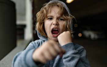 Jak radzić sobie z agresją u dzieci z autyzmem? Skuteczne metody wsparcia